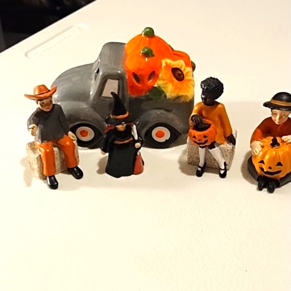 Autumn village accessories